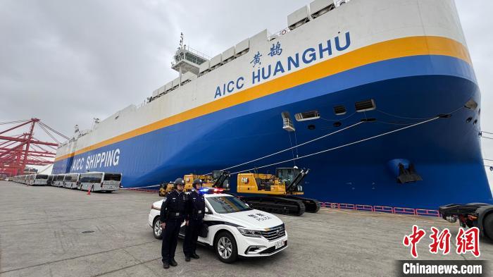 新造国际航行船舶“黄鹄”轮上海启航